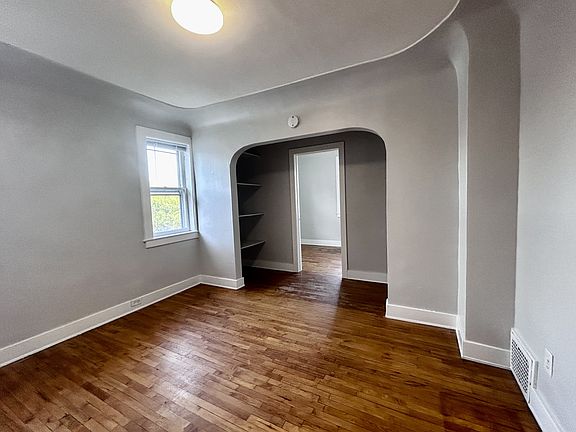 5th image of 733 Lafayette Ave NE #2