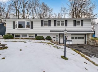 5084 Audrey Dr, North Syracuse, NY 13212