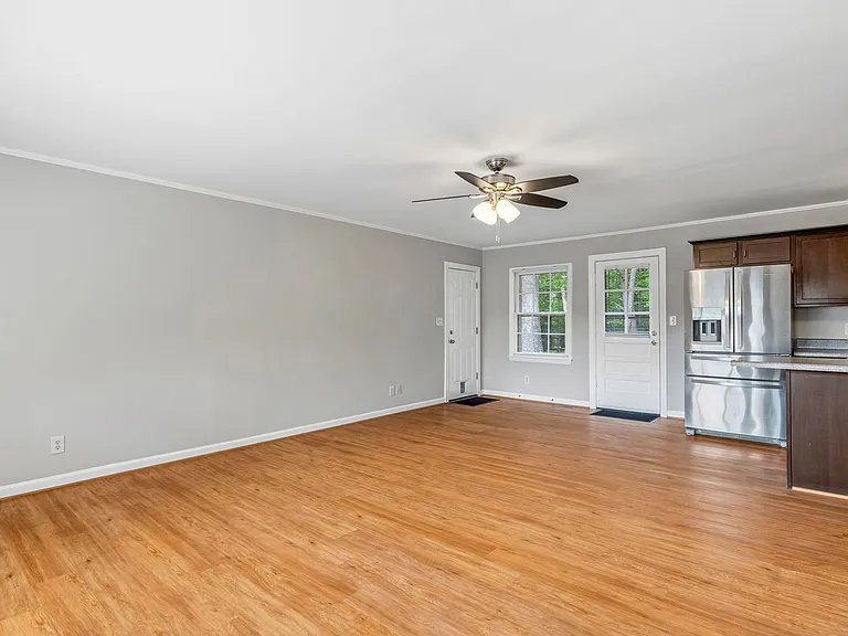 316 Friendway Rd — Photo 3