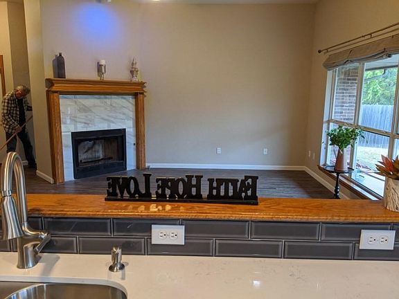 5th image of 812 N Morgan Dr