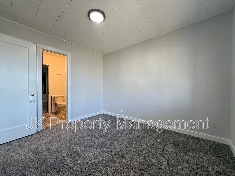1018 8th Ave S #A — Photo 12
