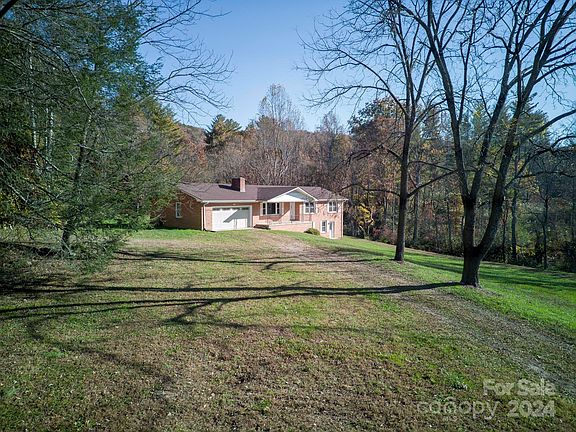 5th image of 42 Old Farm Cir