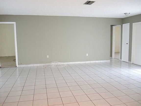 5th image of 11800 NW 29th Manor