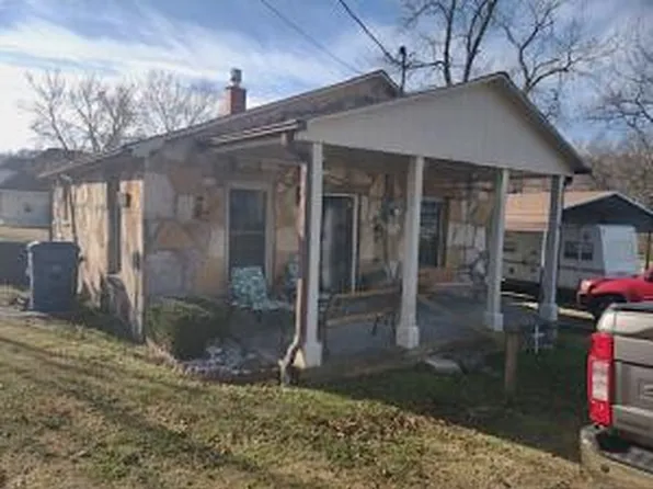 27 Chastain St, Norfork, AR 72658
