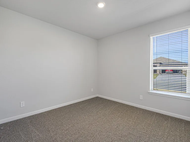 106 Daffodil Ln — Photo 3