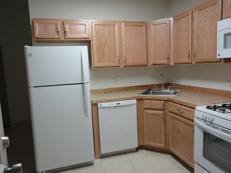 MORE KITCHEN