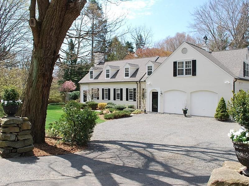 Cameron Clark Home in Desirable Winton
        Park