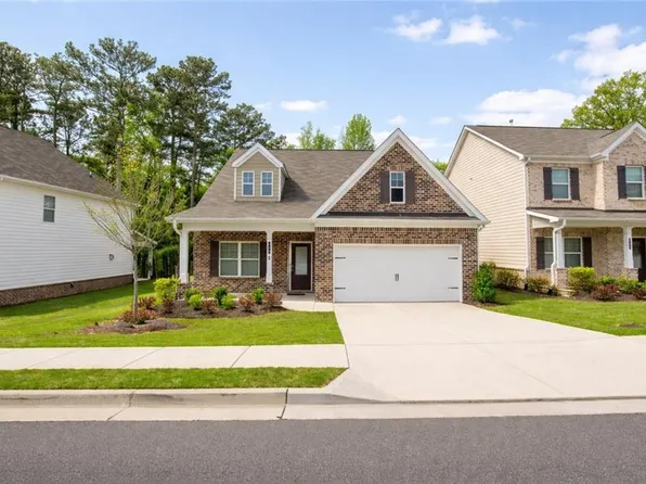 615 Clark Lake Estates Dr, Grayson, GA 30017