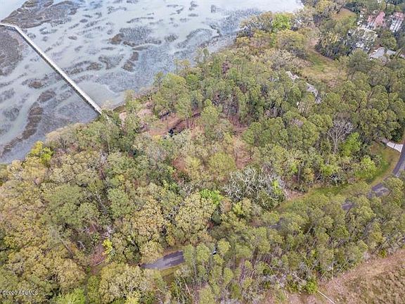 4th image of 68 Bay Dr
