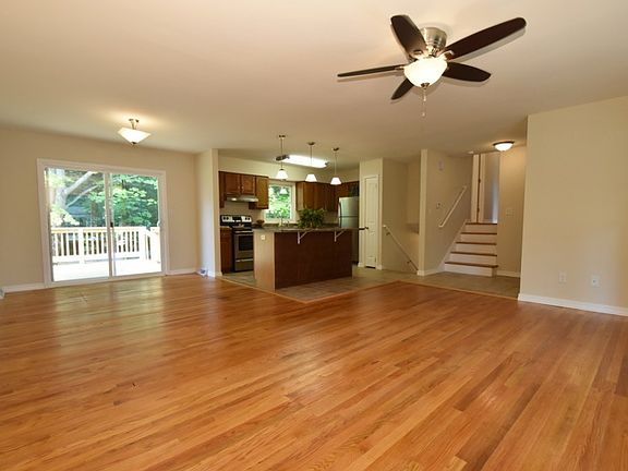 3rd image of 1411 E Clairmont Pl