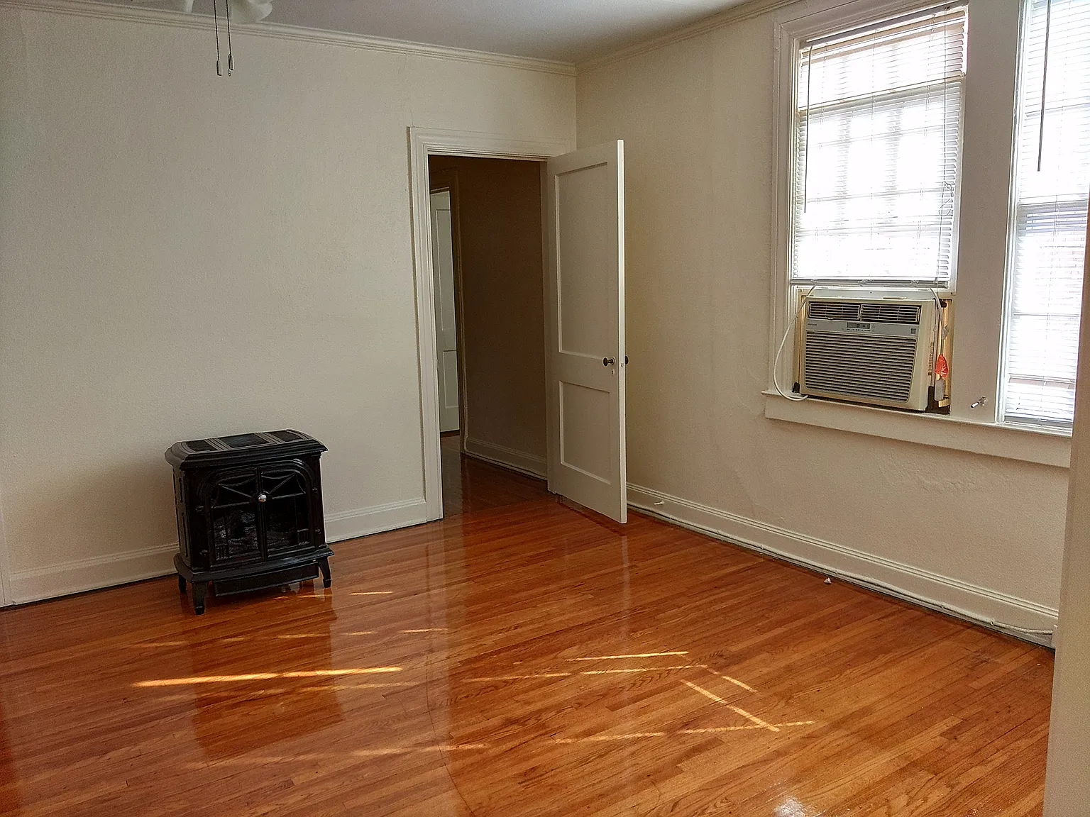 200 E Montgomery St — Photo 4