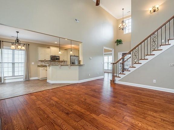 4th image of 10361 Laurel Pointe Ln