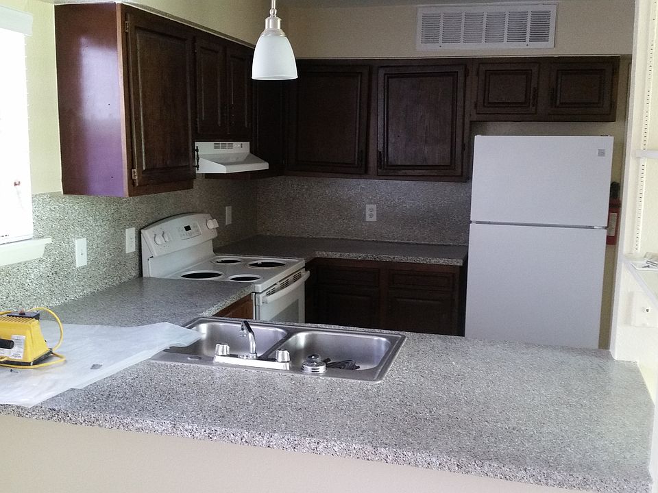 2nd image of 3141 S Broadway St #46