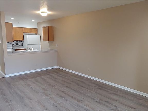 2nd image of 444 S Kittredge St APT 204