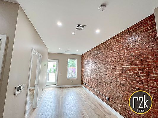 3rd image of 26-20 Hoyt Ave S #1R