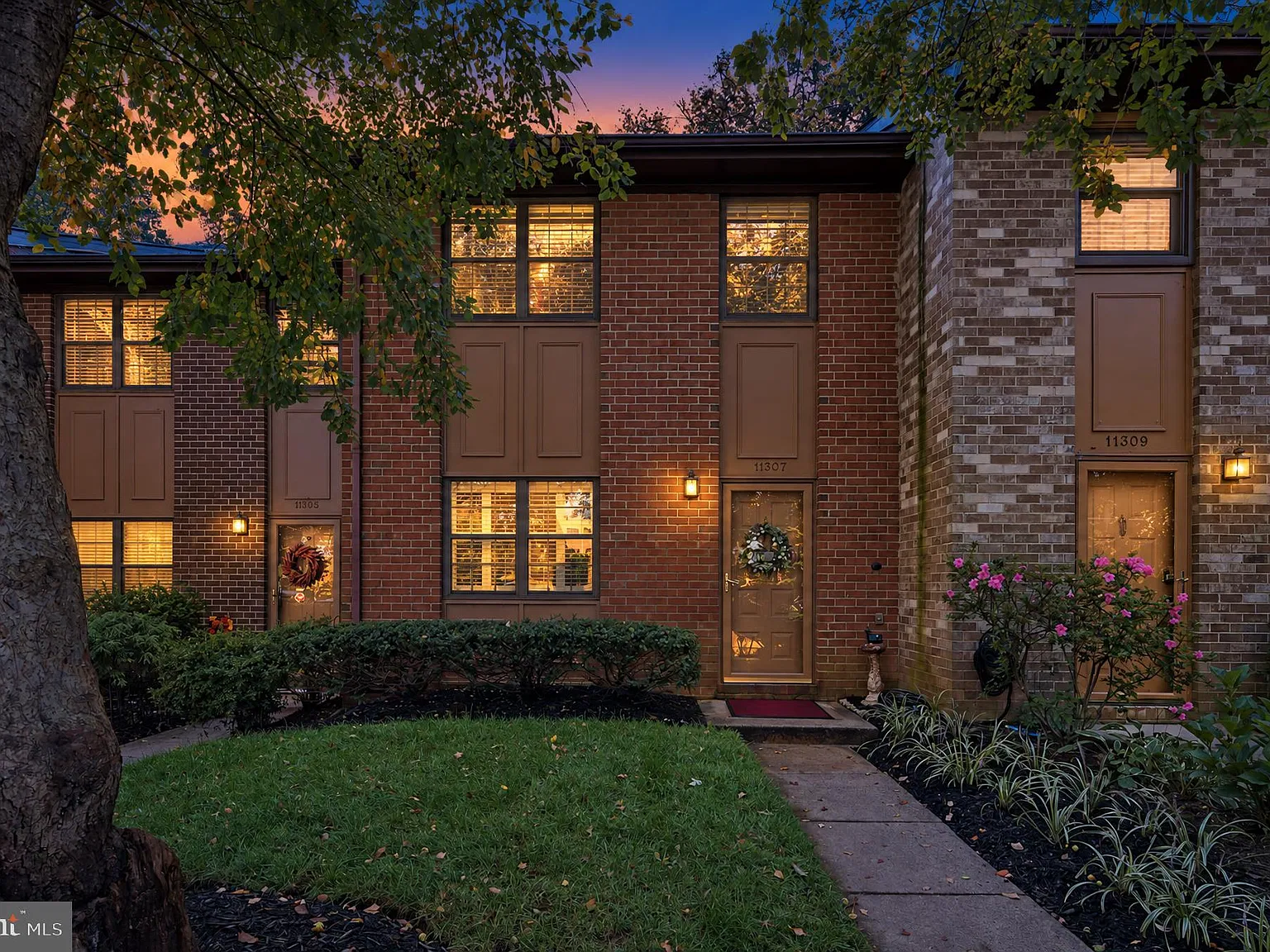 3 bed, 2.5 bath, 1349 sqft, $2,995 — Photo 2