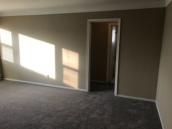 4th image of 97 Orme St E APT 202