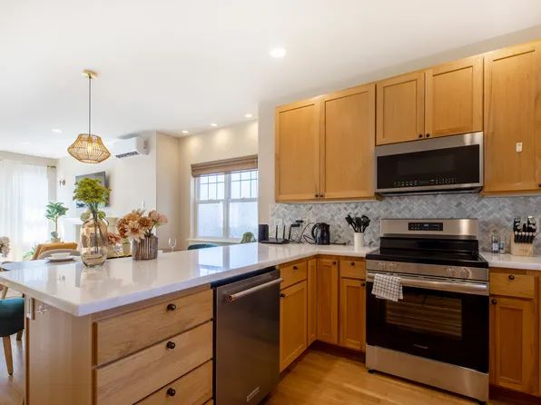 922 17th Ave, Seattle, WA 98122