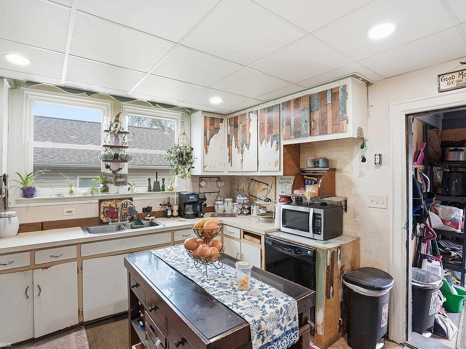 22454 Pleasant Ave, photo 8