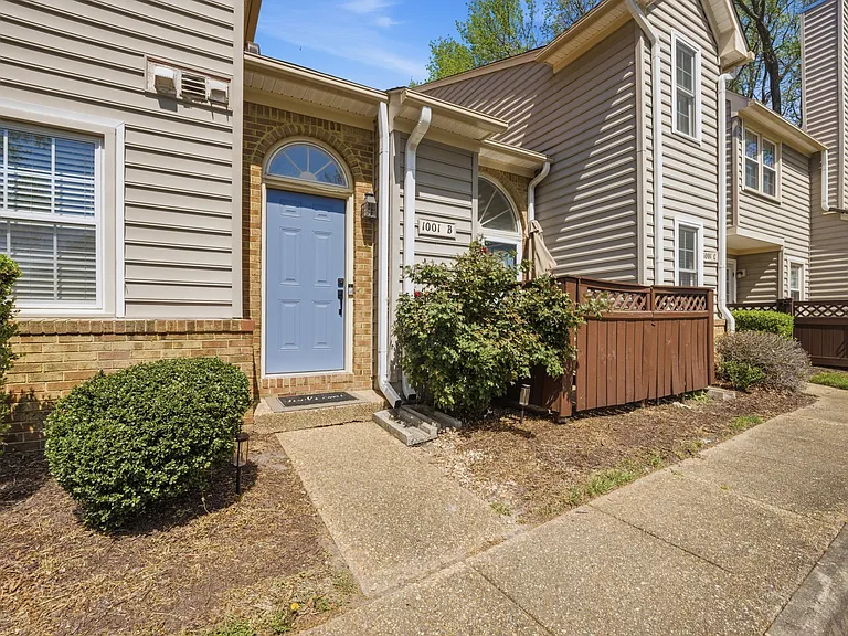 1001 Saint Andrews Way #B — Photo 5
