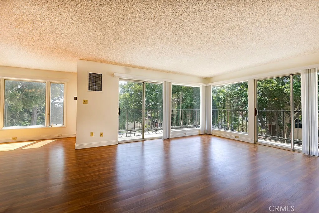 2 bed, 1100 sqft, $2,800 — Photo 2