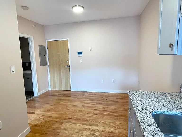 23 Hudson St #403 — Photo 10