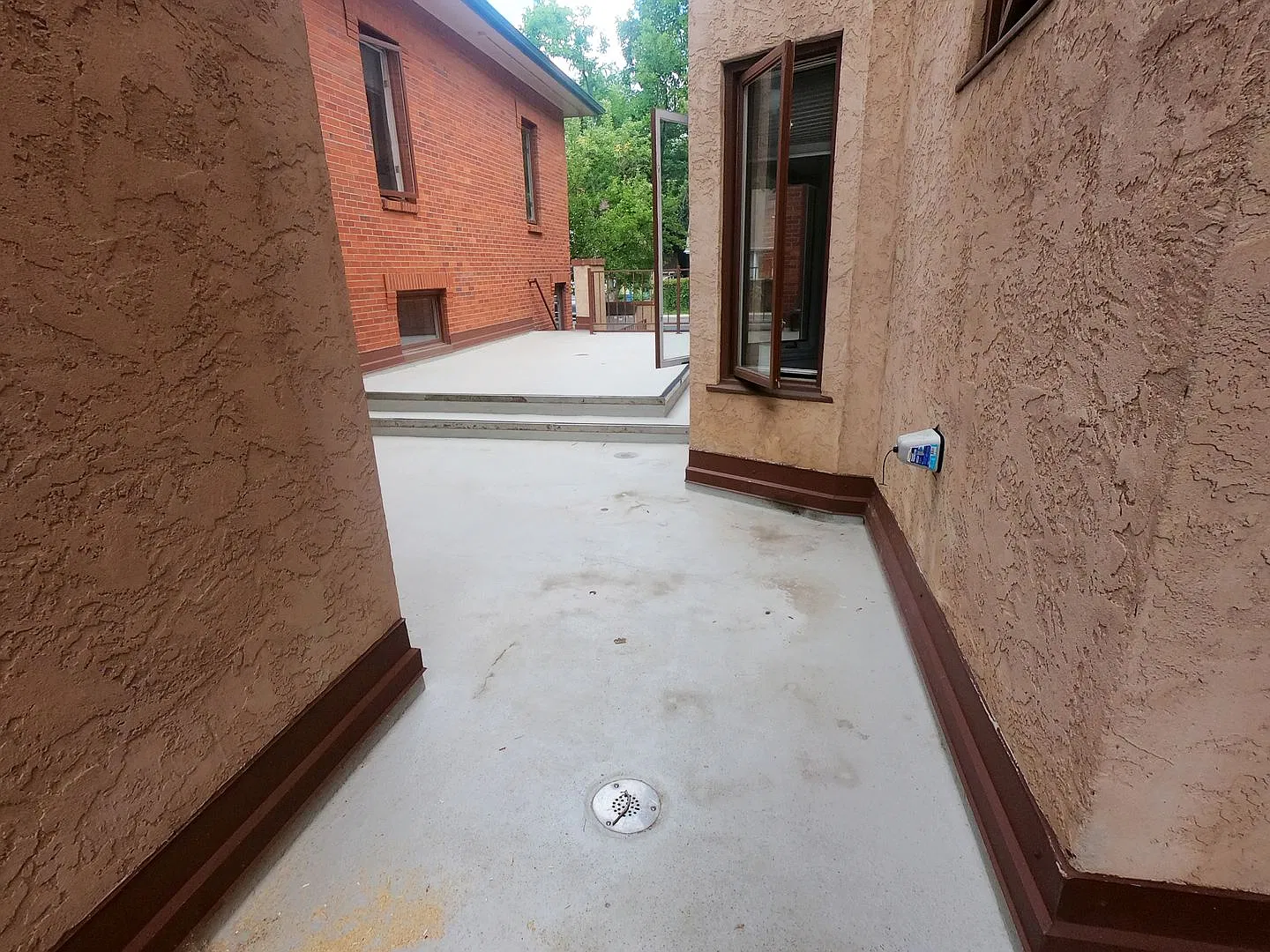 2-Story in Desireable Heritage Manor Condominiums — Photo 2