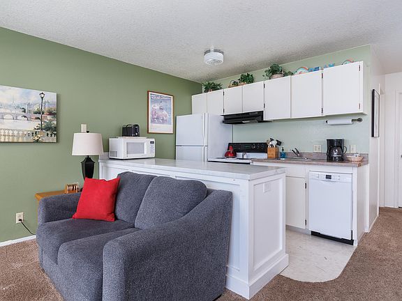 5th image of 4229 SW Beach Ave #7