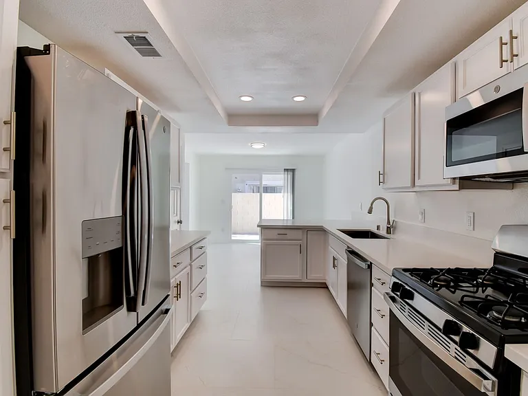 105 Gooseberry Ln — Photo 2