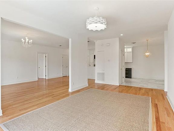 5th image of 801 Rue Burgundy APT 315
