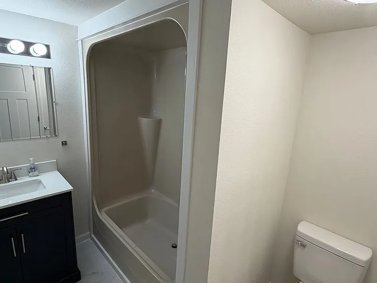 421 Golden Ave — Photo 9
