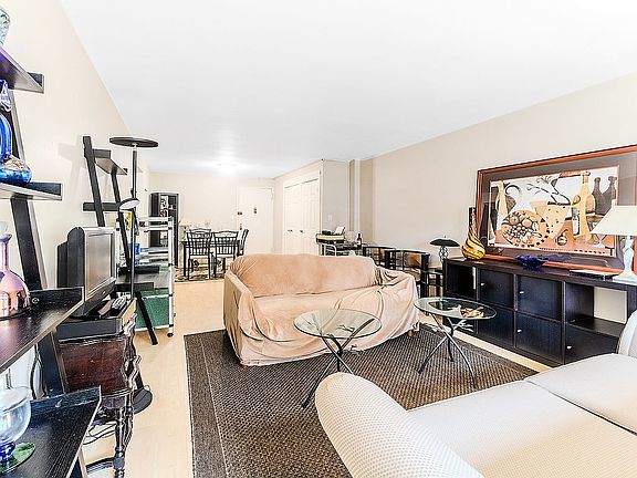 3rd image of 1215 Avenue Unit 1F