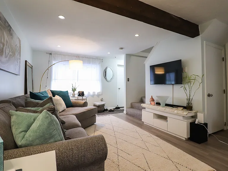 54 Fairfield Park — Photo 4