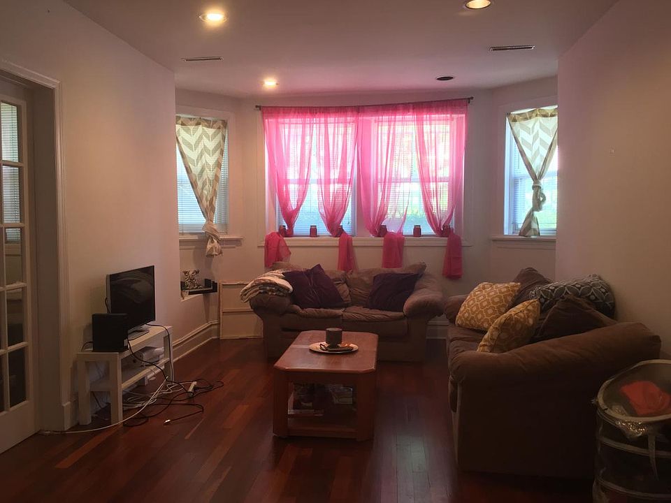 1st image of 4022 N Ashland Ave APT 1