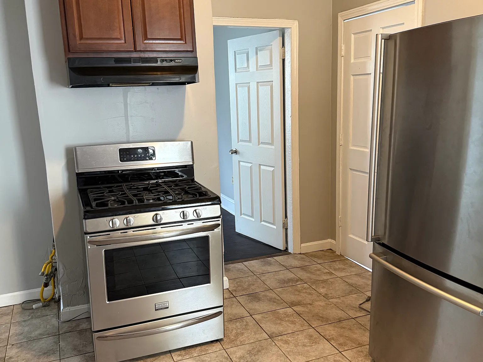 3 bed, 1150 sqft, $2,095 — Photo 4