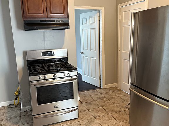 3rd image of 44 Taylor St #2