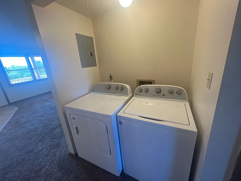 2858 University Ave — Photo 41