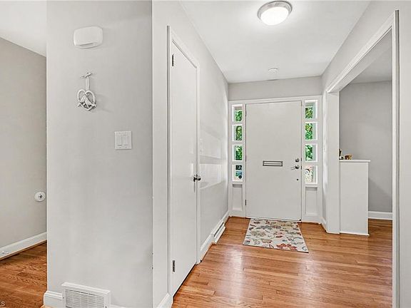 4th image of 3901 Woodview Dr