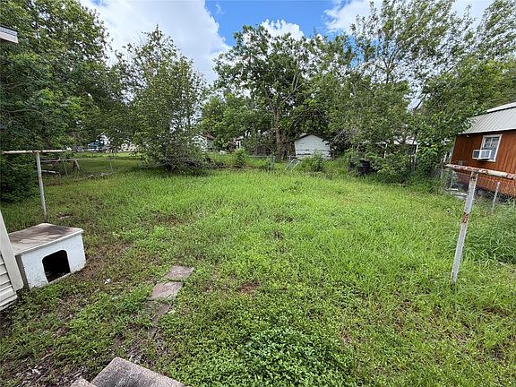 3rd image of 221 Charlotte Dr