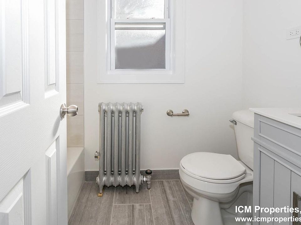 1st image of 2002 W Foster Ave #1A