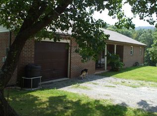 3864 Packs Branch Rd, Mount Hope, WV 25880