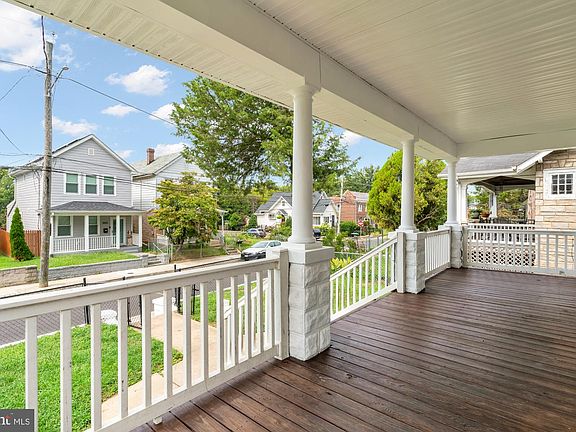 3rd image of 3606 Brothers Pl SE