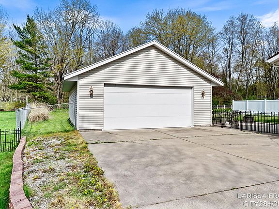 4th image of 245 Helen Dr