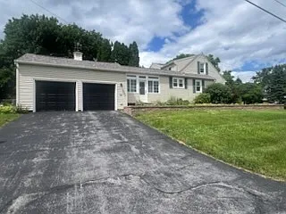 110 Ardmore Rd — Photo 2