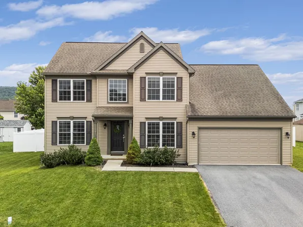 125 Nantucket Dr, Reading, PA 19605