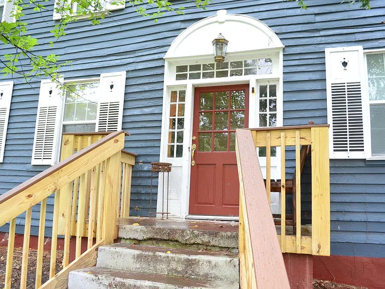 20 Hickory St — Photo 2