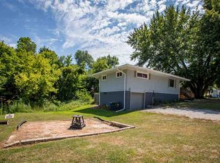 102 Amy Dr, Muscatine, IA 52761