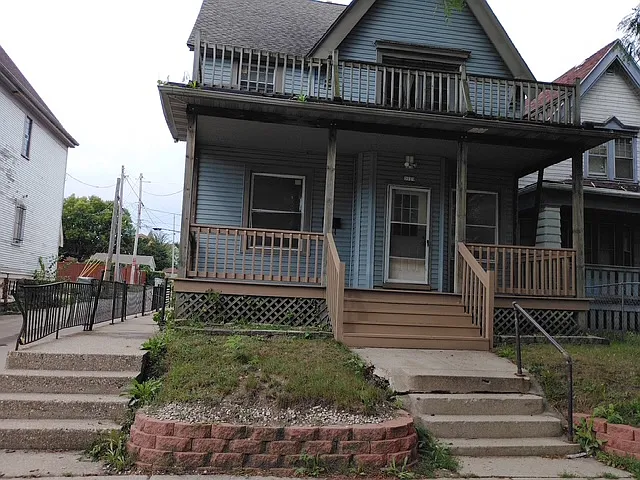 2 bed, 800 sqft, $1,000 — Photo 1
