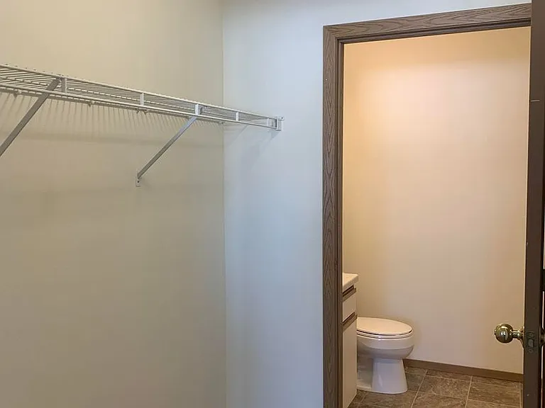 Dakota E & W Apartments — Photo 89