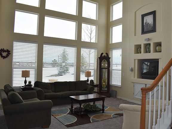 Formal Living Room w/ gas fireplace and vaulted ceilings